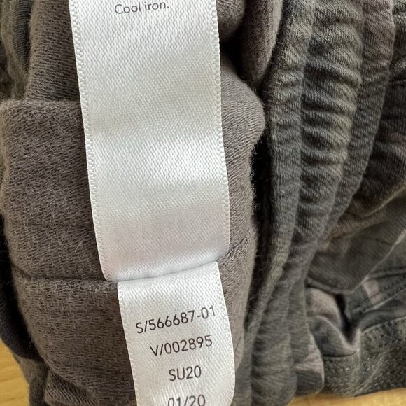 Athleta Farallon Shorts Sweat Drawstring Elastic Waist Pockets Green Camo Size 2 - Picture 6 of 9